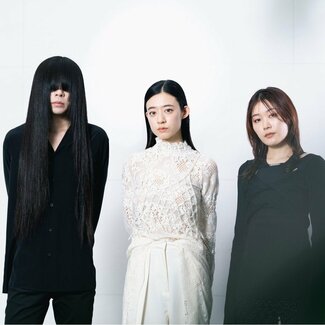 羊文学インタビュー 「呪術廻戦」「平家物語」のテーマソングでも話題になった人気バンドの現在地とこれから