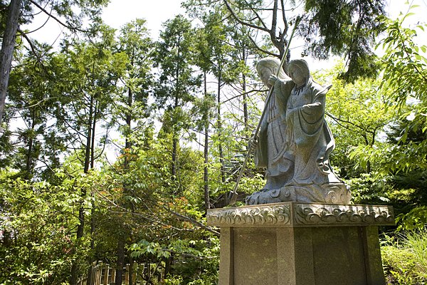 おのころ島神社のイザナギ・イザナミ像