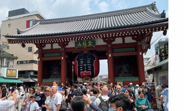 姫路城に続け？　外国人観光客への二重価格が世界標準なわけ　「土足で本堂」に対応するコストは