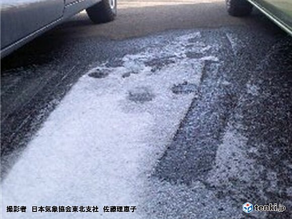 日本気象協会東北支社の北側　日陰の駐車場　雪や氷がなかなか溶けません