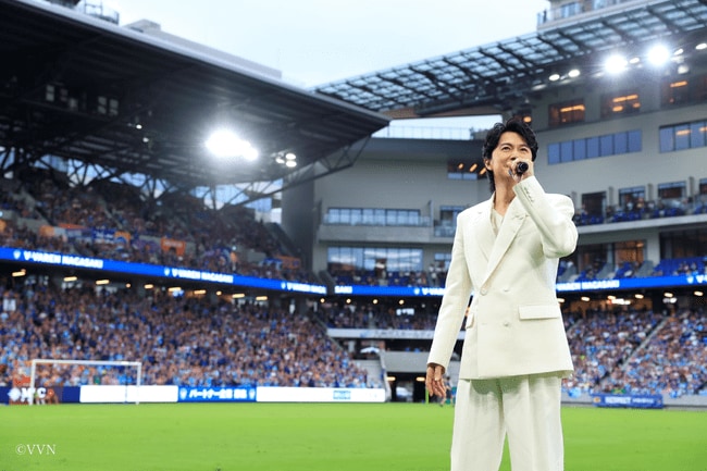 写真・図版(1枚目)| 長崎スタジアムシティ クリエイティブプロデューサー福山雅治がサプライズ登場!被爆80年、「クスノキ-500年の風に吹かれて-」とともに平和の祈りを長崎から世界へ