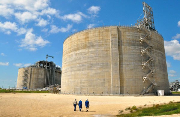 日本向け輸出が決まったフリーポート社が米テキサス州に持つＬＮＧタンク　（c）朝日新聞社　＠＠写禁