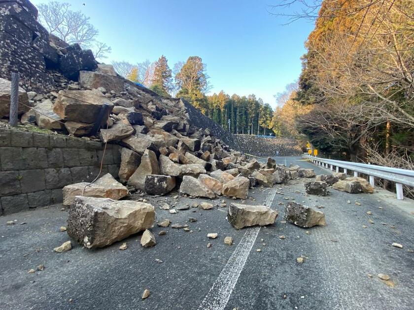 仙台城跡の石垣の一部が崩落した。地震の影響とみられる／仙台市