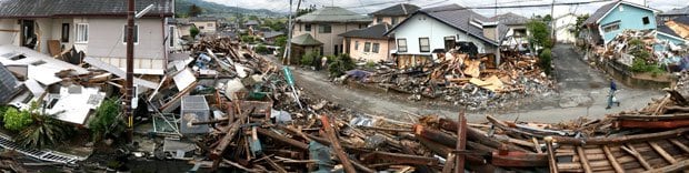 熊本地震で大きな被害を受けた熊本県益城町宮園地区には、布田川断層帯から枝分かれした細かい断層が多数存在する。この地区では半数以上の家屋が倒壊していた（４２枚をつなぎ合わせた３６０度パノラマ写真の一部）　（c）朝日新聞社