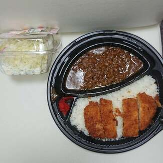 大阪のコロナ療養者から食事の苦情続出「国は一食1500円を支給も、安っぽいカツカレーやパンばかり」