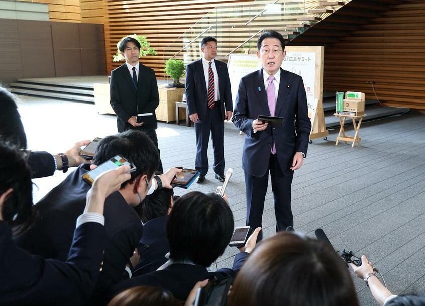 スーダンの邦人退避について取材に応じる岸田文雄首相/4月25日、首相官邸