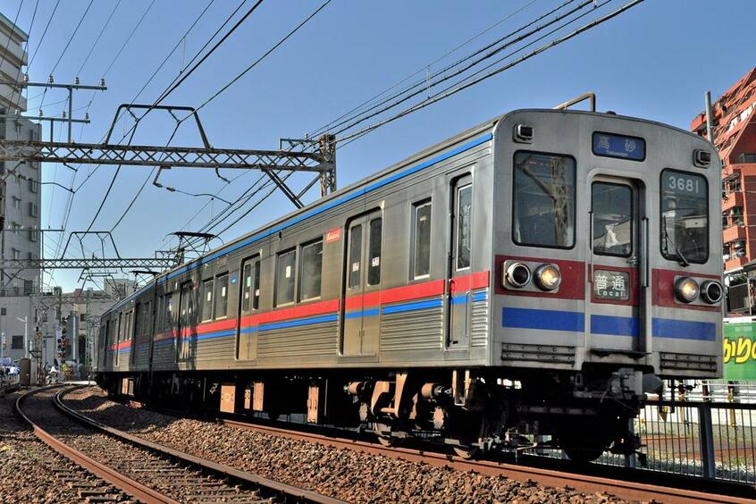 京成立石を発車し、京成高砂を目指す押上線の普通列車。京成電鉄の車両のほか、相互直通運転をする東京都交通局浅草線と京急電鉄の車両も走る(撮影/平賀尉哲)