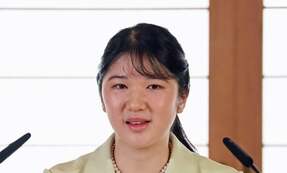愛子さまが雅子さまに応じた「生んでくれてありがとう」の20年 天皇一家仲良し写真で振り返る