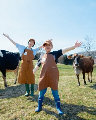 【学び×旅】「馬は“気持ち”で人を見る」北海道で「牛・馬・サケ」と触れ合いながら学べるおすすめスポット3選