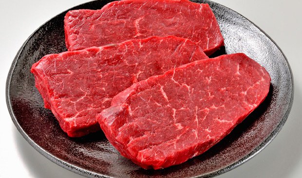 オリックスでは北海道産熟成牛ステーキなど全国の取引先が扱うご当地商品を選べる（同社提供）