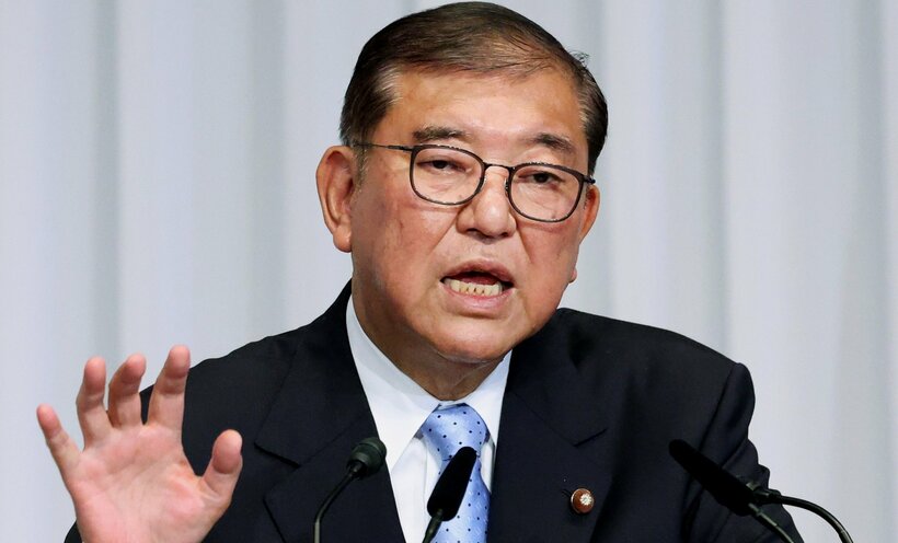 参院選の翌日、会見で続投を表明する石破首相