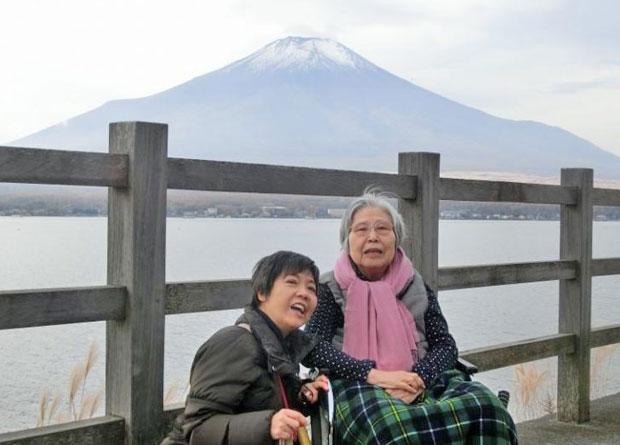 車いすでも富士山や京都を家族で旅行できる（「あ・える倶楽部」提供）