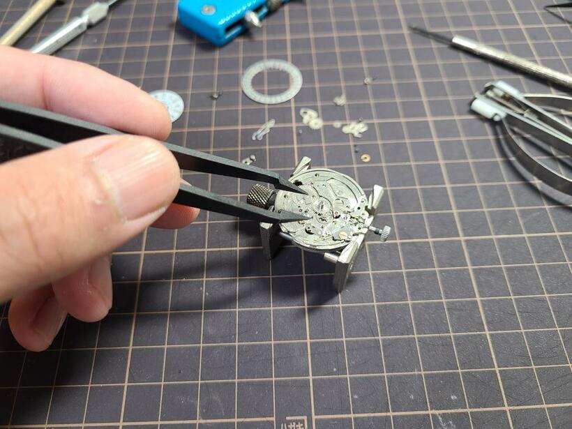 時計修理の繊細な技術を独学で見につけた白賀さん