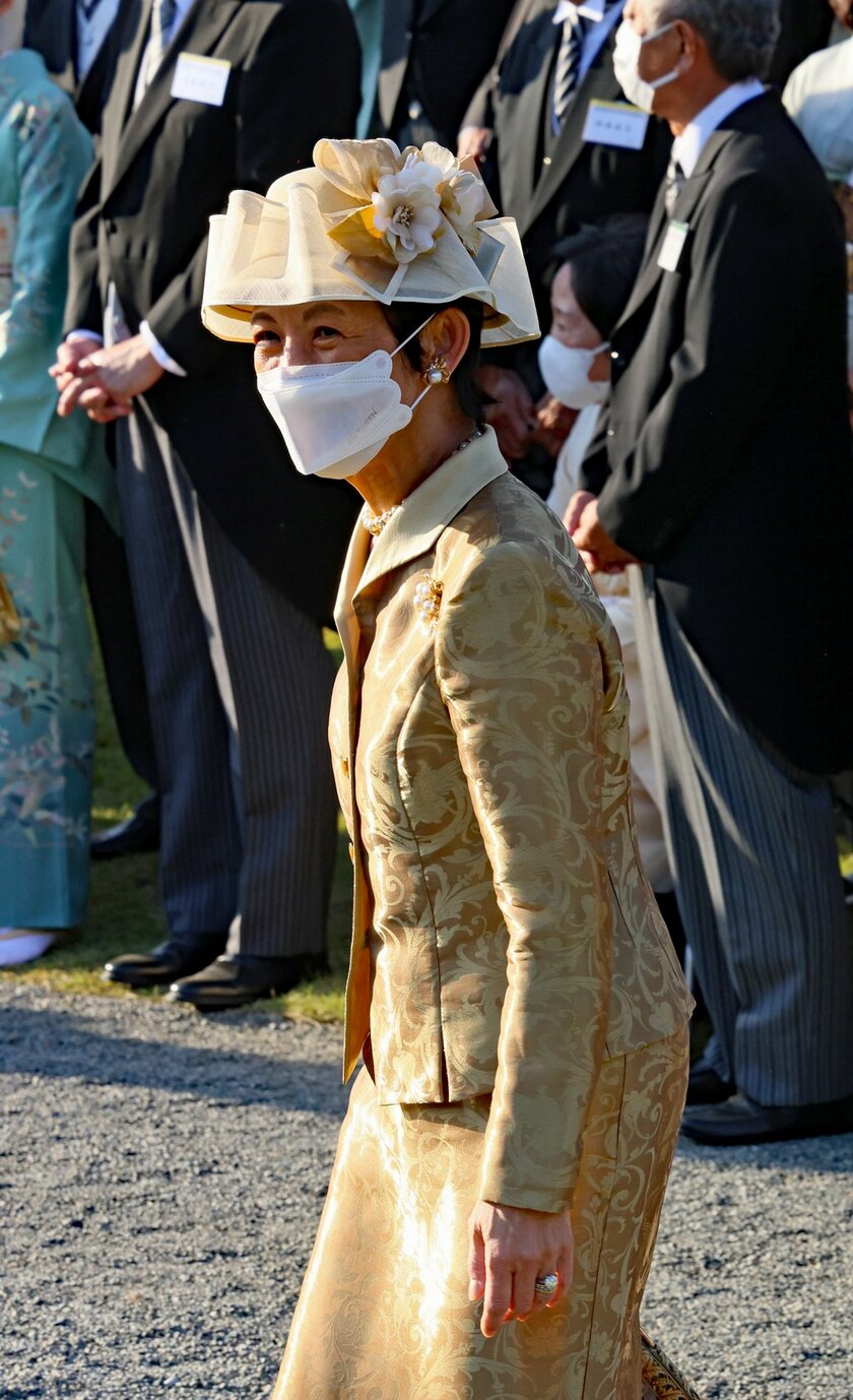 3ページ目)雅子さま 園遊会で「敢えてブローチなし」 ユーミンも感嘆