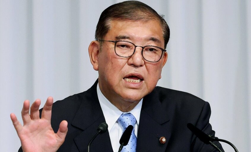 参院選の翌日、会見で続投を表明する石破首相