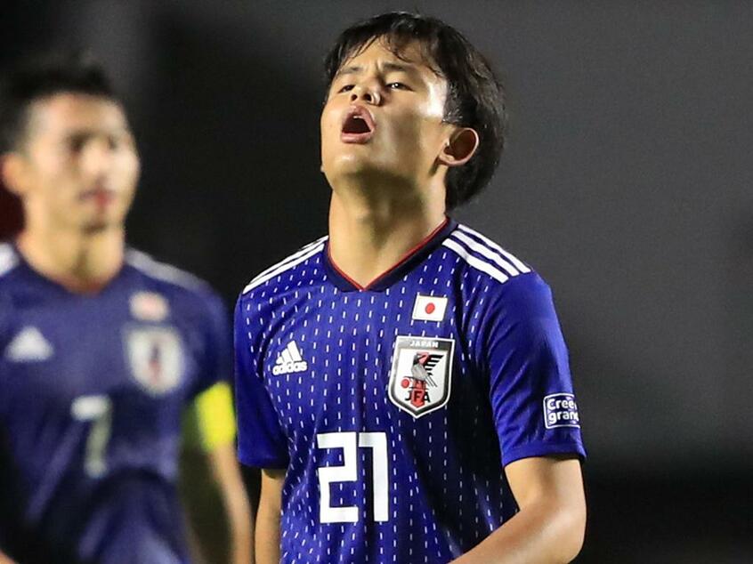 チリ戦で険しい表情を浮かべる久保建英　（ｃ）朝日新聞社