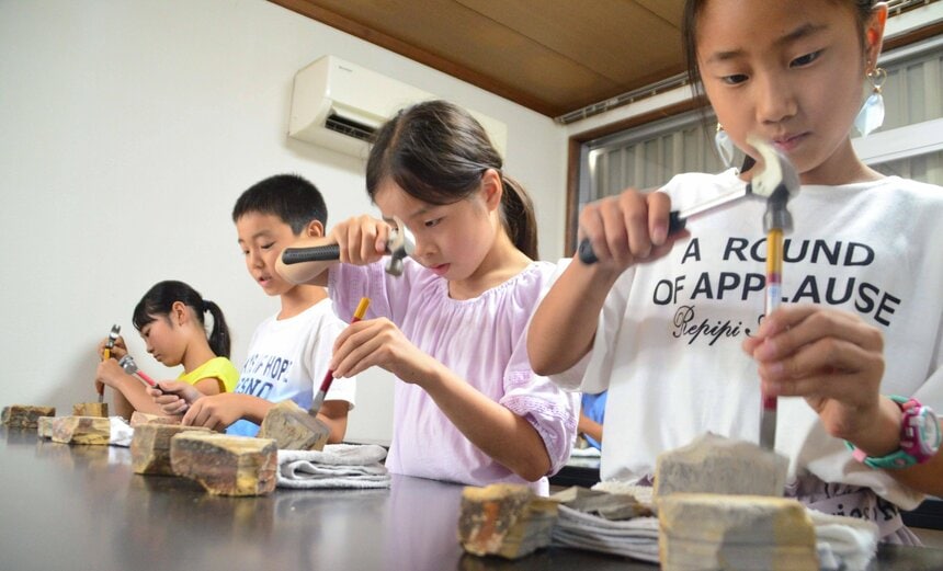 「手作り科学館エクセドラ」（千葉県柏市）で、さまざまな活動に熱中する子どもたち