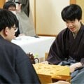 激闘制して藤井防衛 「憧れは以前からあった」あと2期で史上最年少の永世名人へ