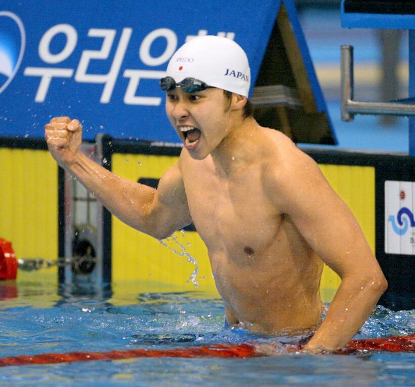 釜山アジア大会男子２００メートル平泳ぎで世界新記録をマークした北島康介＝２００２年１０月２日　（ｃ）朝日新聞社