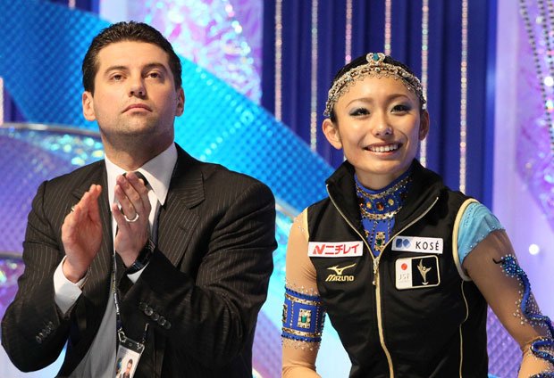 何でも欲しがるモロゾフと、美姫（右）　（c）朝日新聞社＠＠写禁