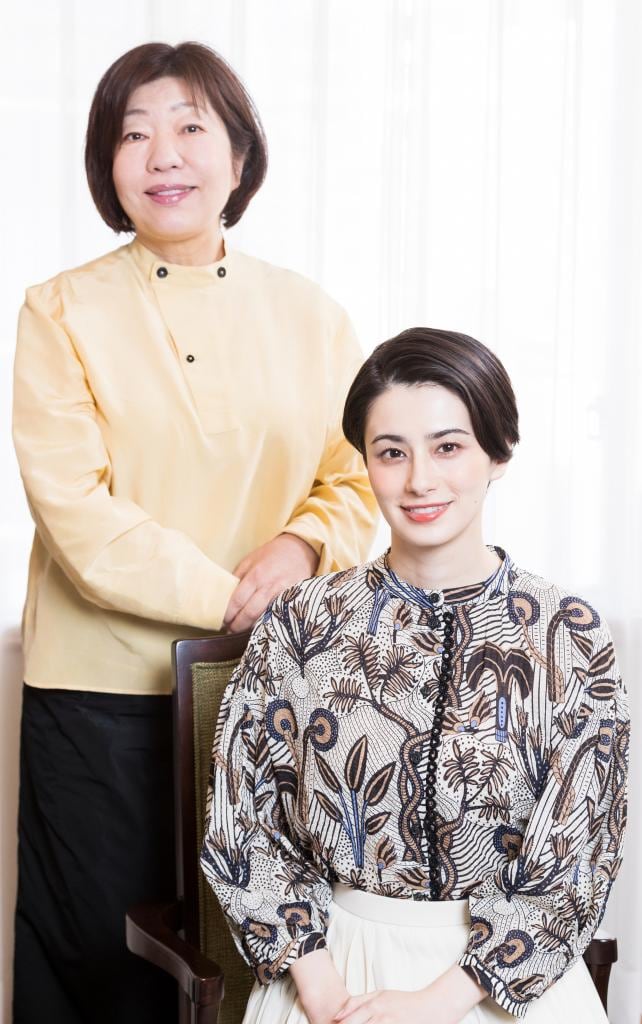 ホラン千秋さん（右）と林真理子さん　　（撮影／写真部・小黒冴夏）