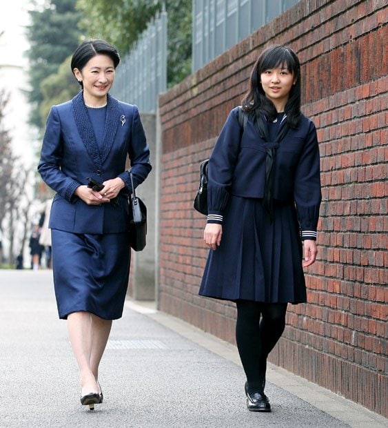 ２０１３年３月に学習院女子高等科の卒業式に向かう佳子さま　（c）朝日新聞社　