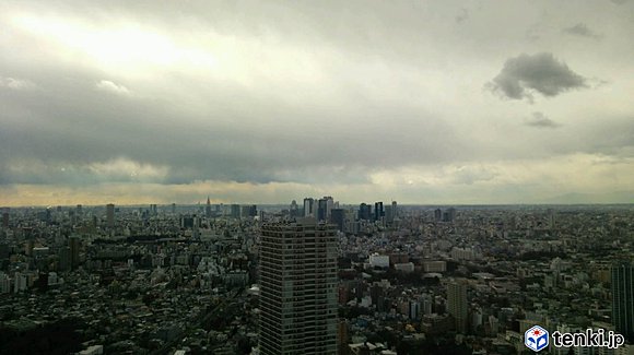 東京・池袋から見た新宿方面のようす（正午に撮影）