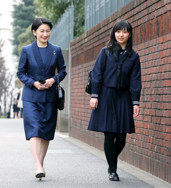 2013年3月に学習院女子高等科の卒業式に向かう佳子さま　（c）朝日新聞社　