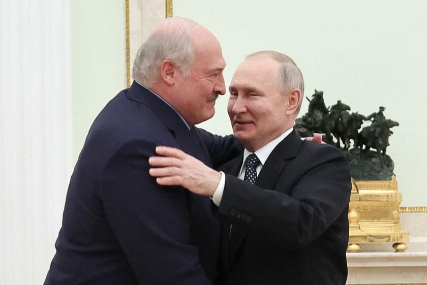 4月5日、プーチン大統領とベラルーシのルカシェンコ大統領はモスクワで会談した。NATO諸国への対応や戦術核について話し合ったとみられる（写真：ロイター／アフロ）