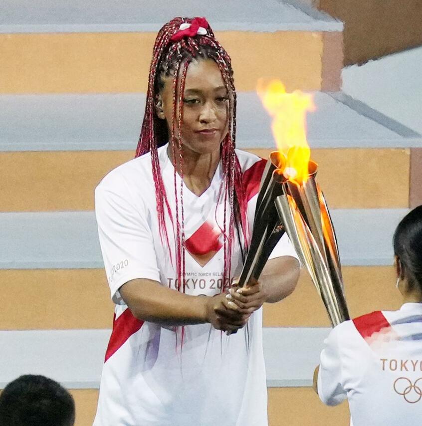 東京五輪の開会式で聖火の最終点火者を務めた大坂なおみ (c)朝日新聞社