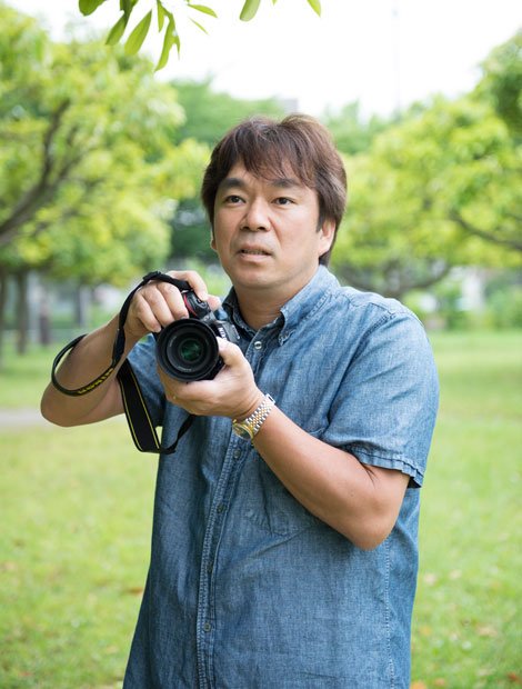 こうの・ひでき中学生で写真に目覚め、高校時代から写真専門誌のポートレート部門入選の常連に。23歳で広告・ファッション誌を中心にプロフォトグラファーとしての活動を開始する。その後、女優や俳優、各界のアーティストなどを撮影するとともに、数多くのアイドル写真集を手掛ける。公益社団法人日本写真家協会(JPS)会員。