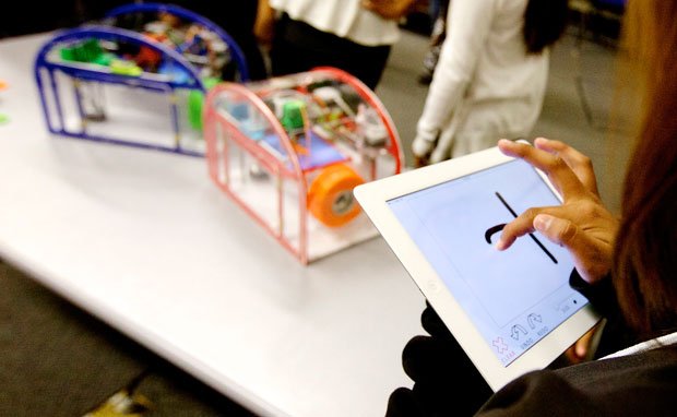 デザインはiPadに描くだけ（写真：Mission Street Manufacturing提供）