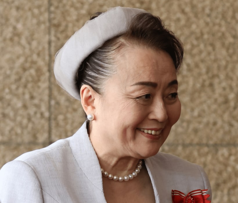 ナイチンゲール記章授与式に出席した信子さま。リップは装いに合わせてパープル系の赤、ネックレスより大粒のイヤリングが華やか=2025年7月31日午後1時20分ごろ