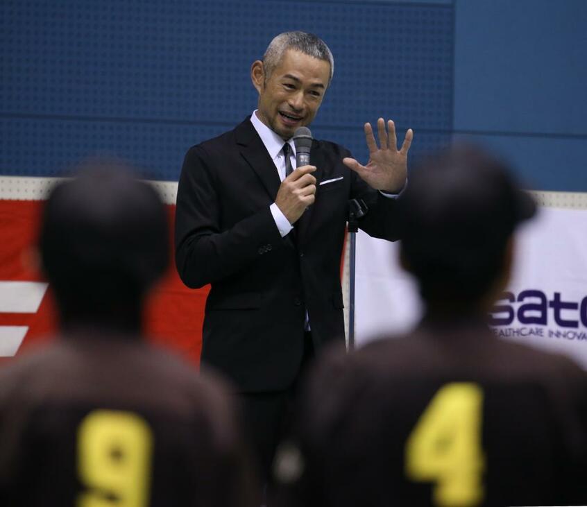 「イチロー杯」閉会式であいさつするイチロー氏＝２０１９年１２月２２日(C)朝日新聞