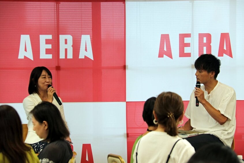 スナックママとしても人気の鈴木さん。軽快なトークが繰り広げられます!