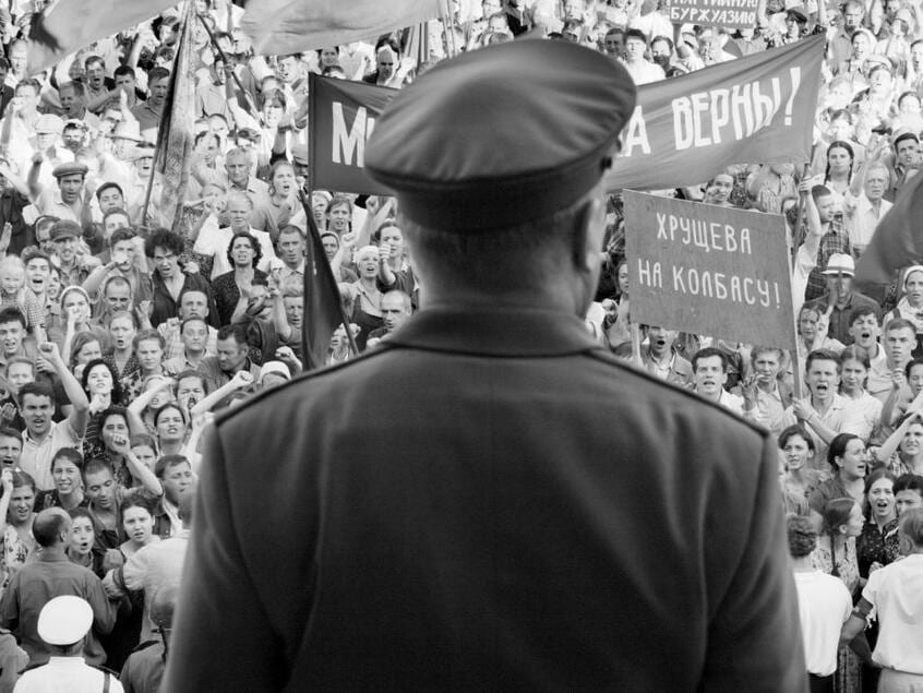 映画の場面 (C)Produced by Production Center of Andrei Konchalovsky and Andrei Konchalovsky Foundation for support of cinema, scenic and visual arts commissioned by VGTRK, 2020