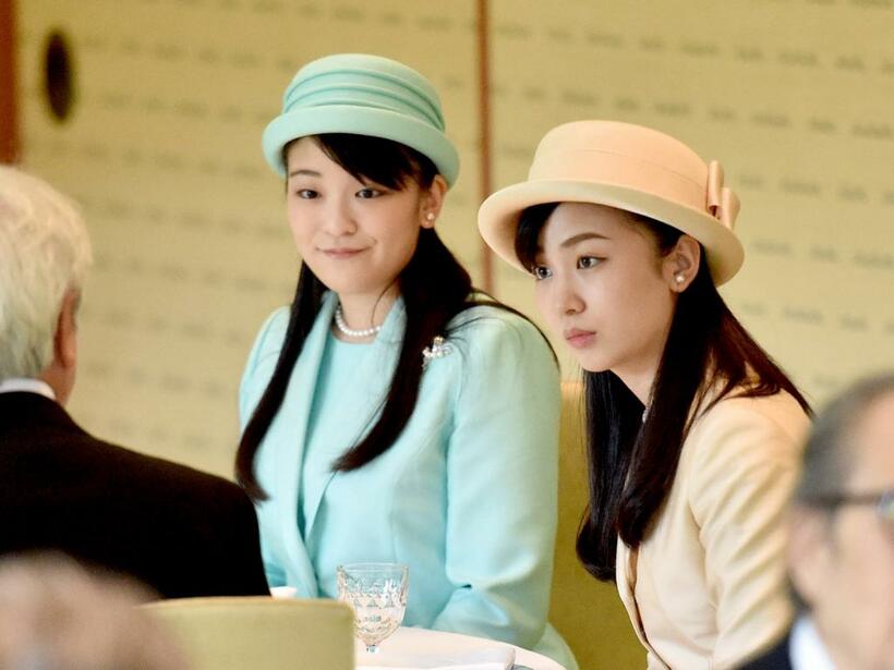 眞子さまと佳子さま(ｃ)朝日新聞社