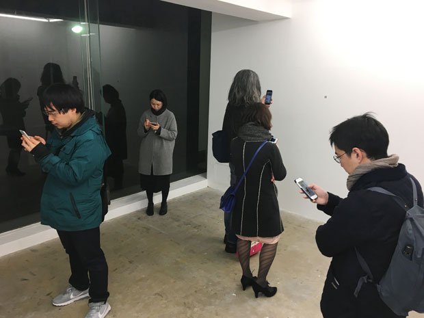 「ＫＡＩＨＡＴＳＵ　Ｙｏｓｈｉａｋｉ　ＱＲコード　Ｑｕｉｃｋ　Ｒｅｓｐｏｎｓｅ」展は、東京・東日本橋のギャラリー・ハシモトで１月２０日まで　（ｃ）ハシモトアートオフィス