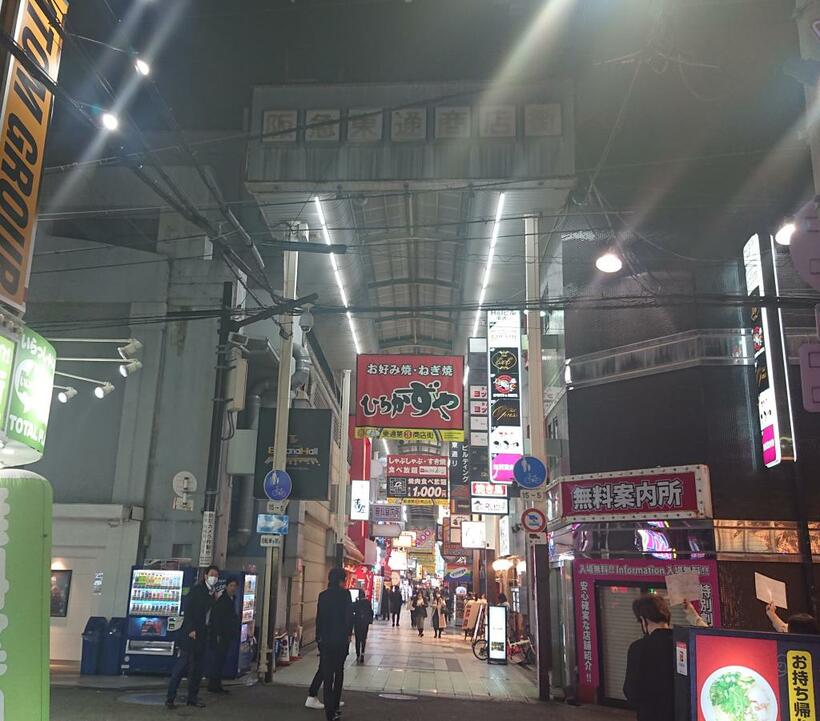 人通りが減った商店街＝１１月２６日、大阪市北区