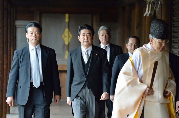 ２０１３年１２月２６日、安倍晋三首相が靖国神社を参拝した。その後、米国が不快感を示してから、首相の参拝は途絶えている　（ｃ）朝日新聞社