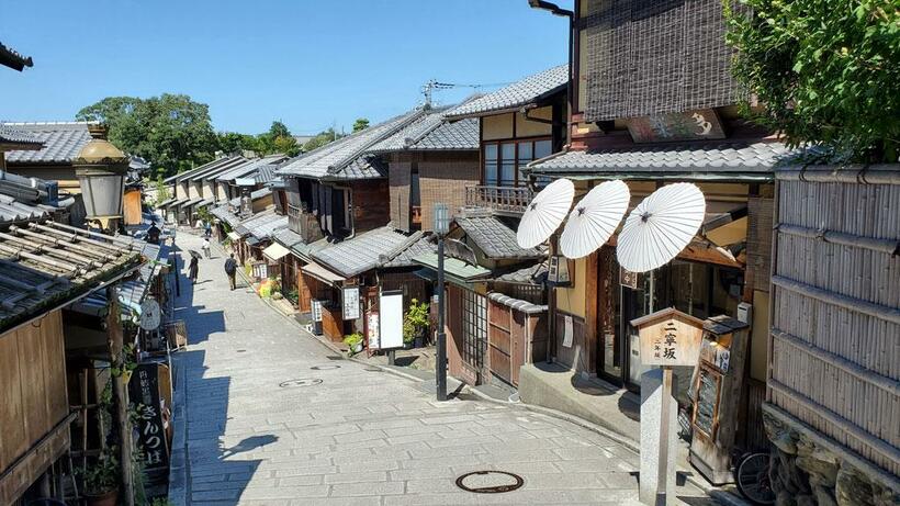 京風情あふれる二寧坂。普段は観光客で賑わう（写真：「健康さんぽ　京都」）