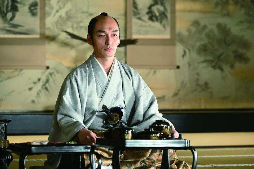将軍就任を期待され、葛藤する慶喜。感情を覆い隠した「能面」のような表情が印象的（写真提供／ＮＨＫ）