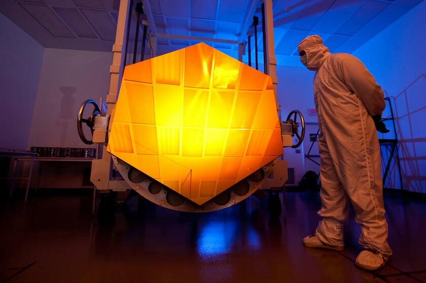 ジェイムズ・ウェッブ宇宙望遠鏡の反射鏡の単体。これが18枚組み合って主鏡が構成されている　（C）NASA ／ Goddard ／ Drew Noel