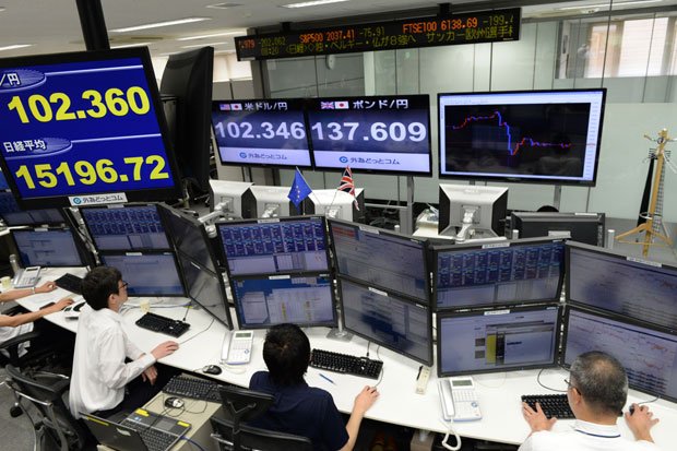 株価や為替レートを示すボード　（ｃ）朝日新聞社