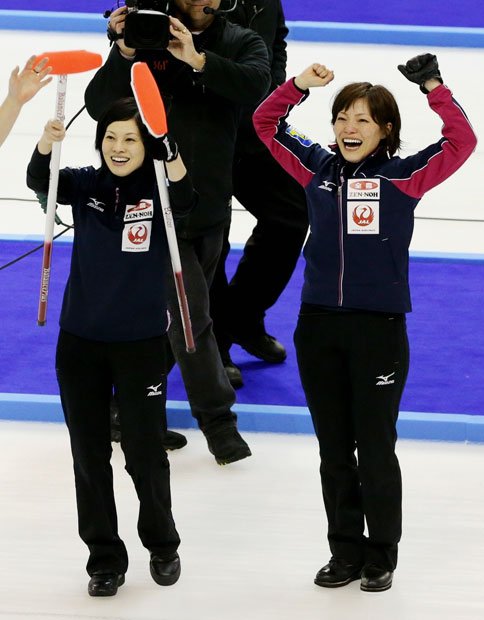 ママになって五輪の舞台に戻ってきた船山（左）と小笠原　（c）朝日新聞社　＠＠写禁