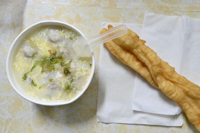 民宿の朝食に出された広東粥。とろりとした舌ざわり。香港で食べたという人は多い
