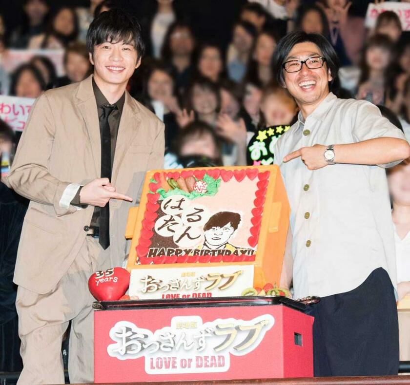 公式オフ会では武蔵が作ったキャラ弁風ケーキで田中圭さんの誕生日を祝うサプライズも　　（撮影／写真部・小山幸佑）