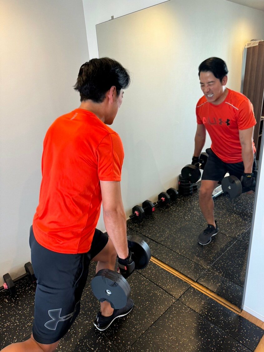 筋トレでマインドセットをする秋好さん(写真:本人提供)