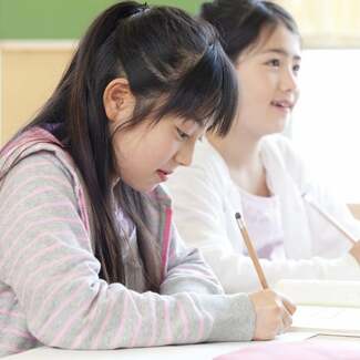 「おとなしい良い子」は不安を感じやすい? 学校現場に広がる「子どもの不安」軽減プログラム