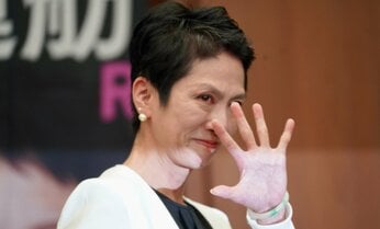 3位の蓮舫陣営は「石丸さんに聞いてみたい」 辻元清美氏と熱い抱擁も立憲の支持に黄色信号?